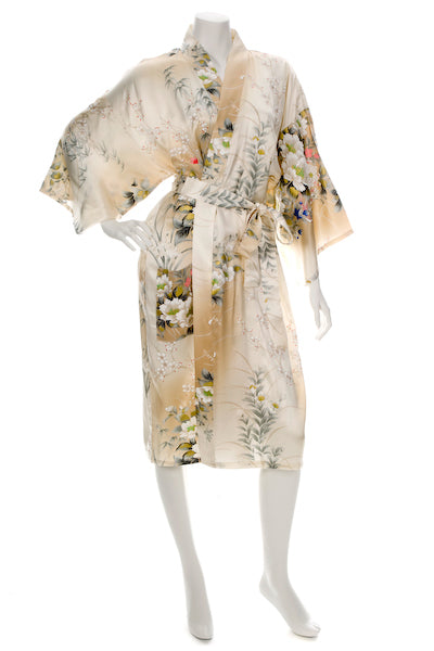 Hana Kurzer Seidenkimono